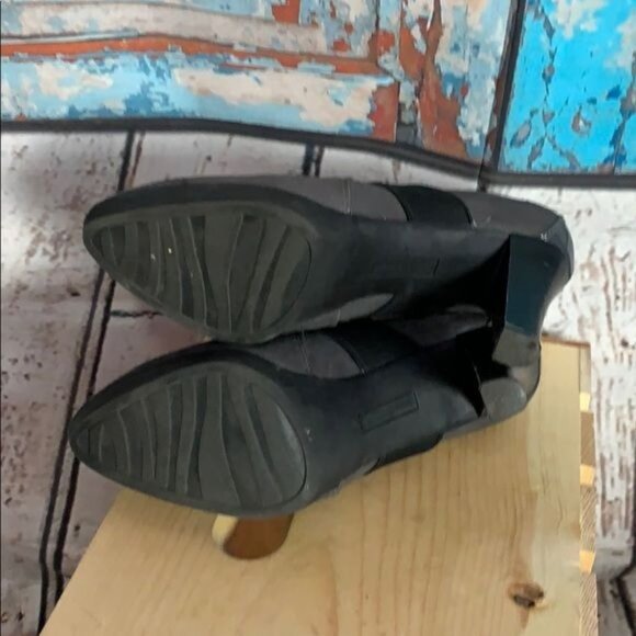 Dana Bachman Womans 8.5M Gray with Black Stripe Suede 3" Heels - Picture 7 of 8